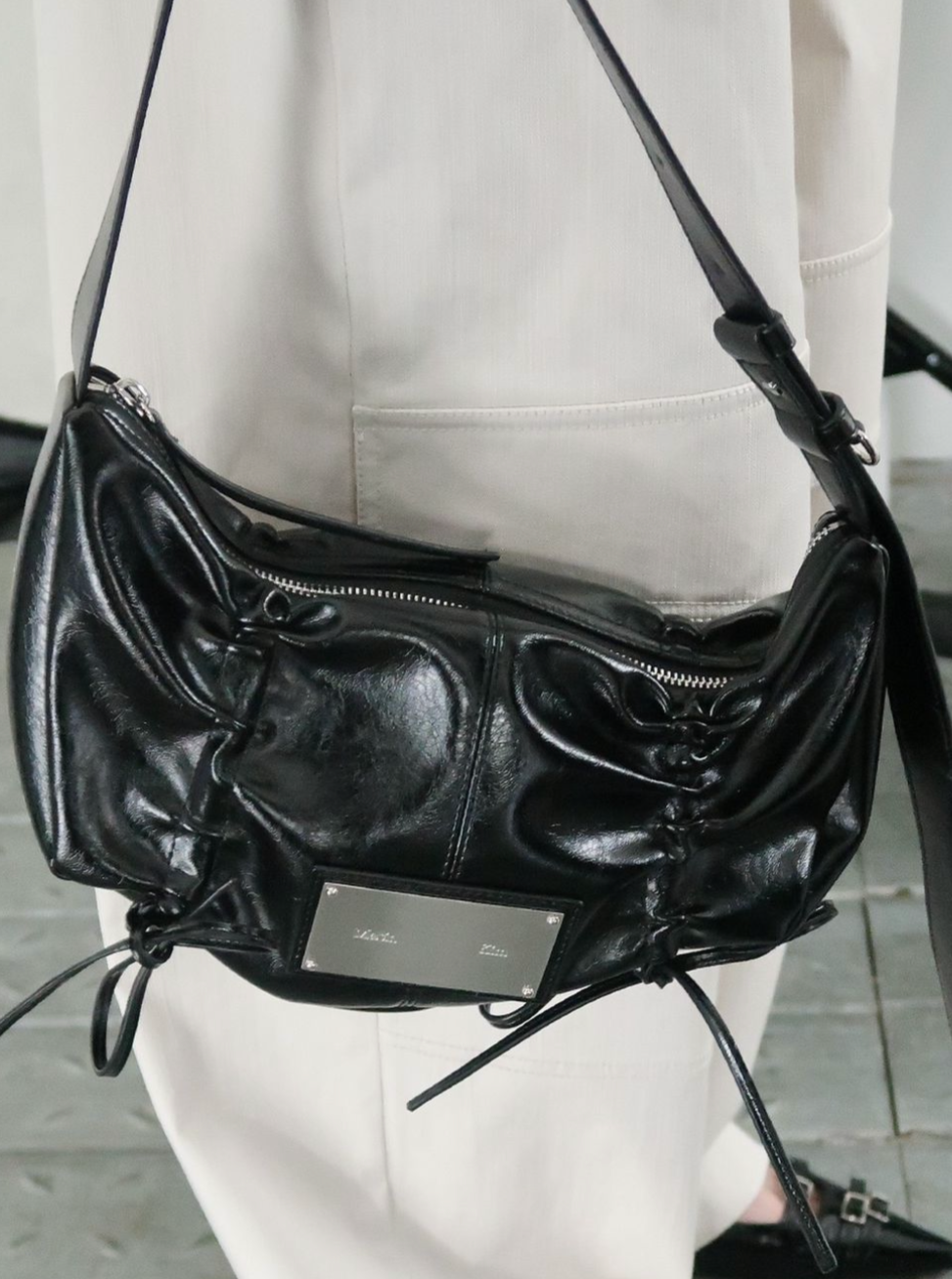 Matin Kim half shirring ribbon round bag