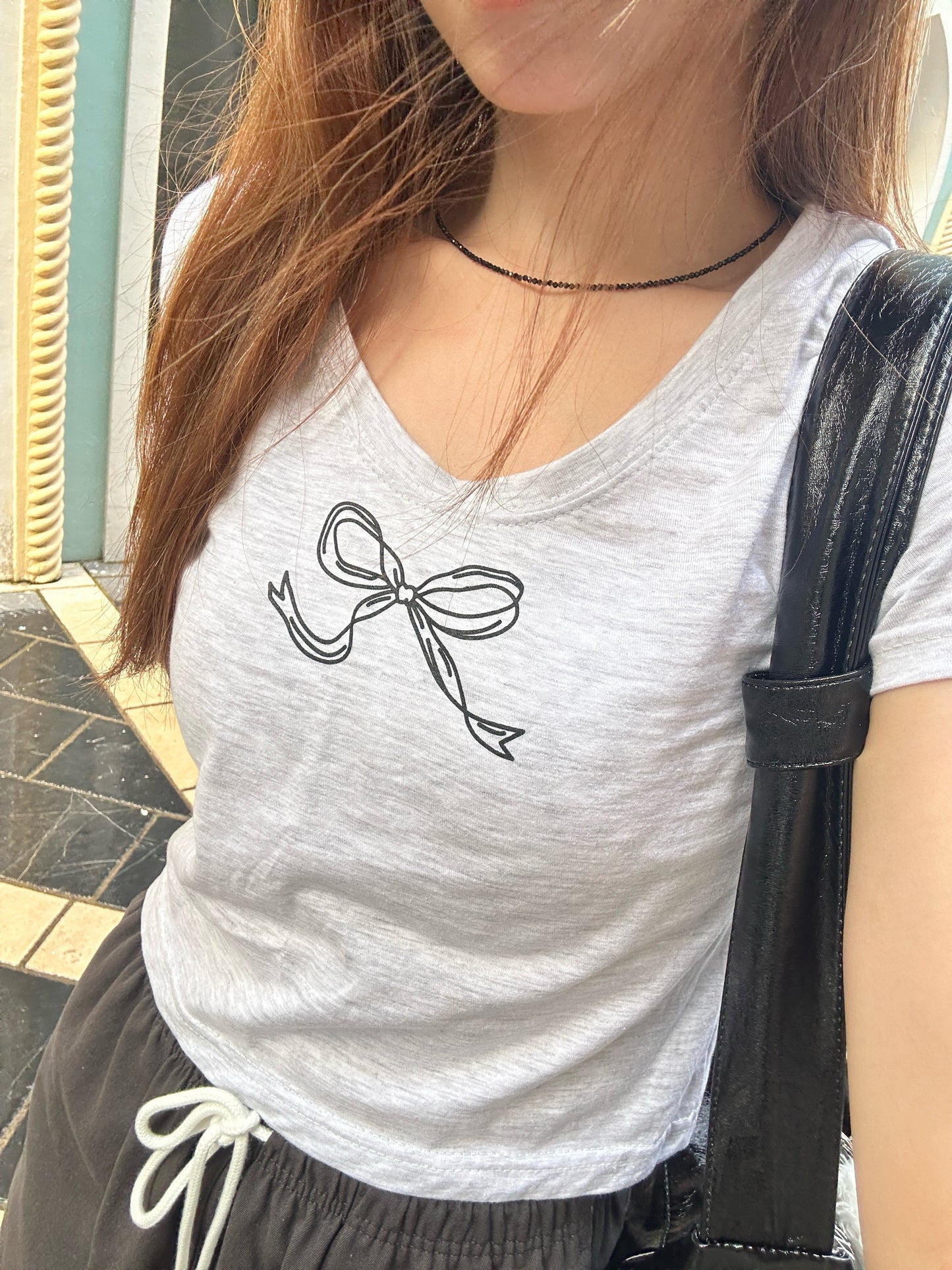 Ribbon v neck tee