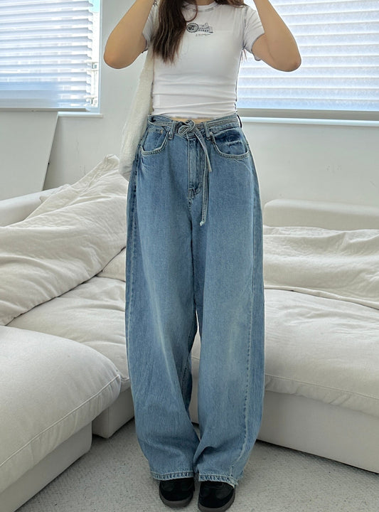 String denim jeans