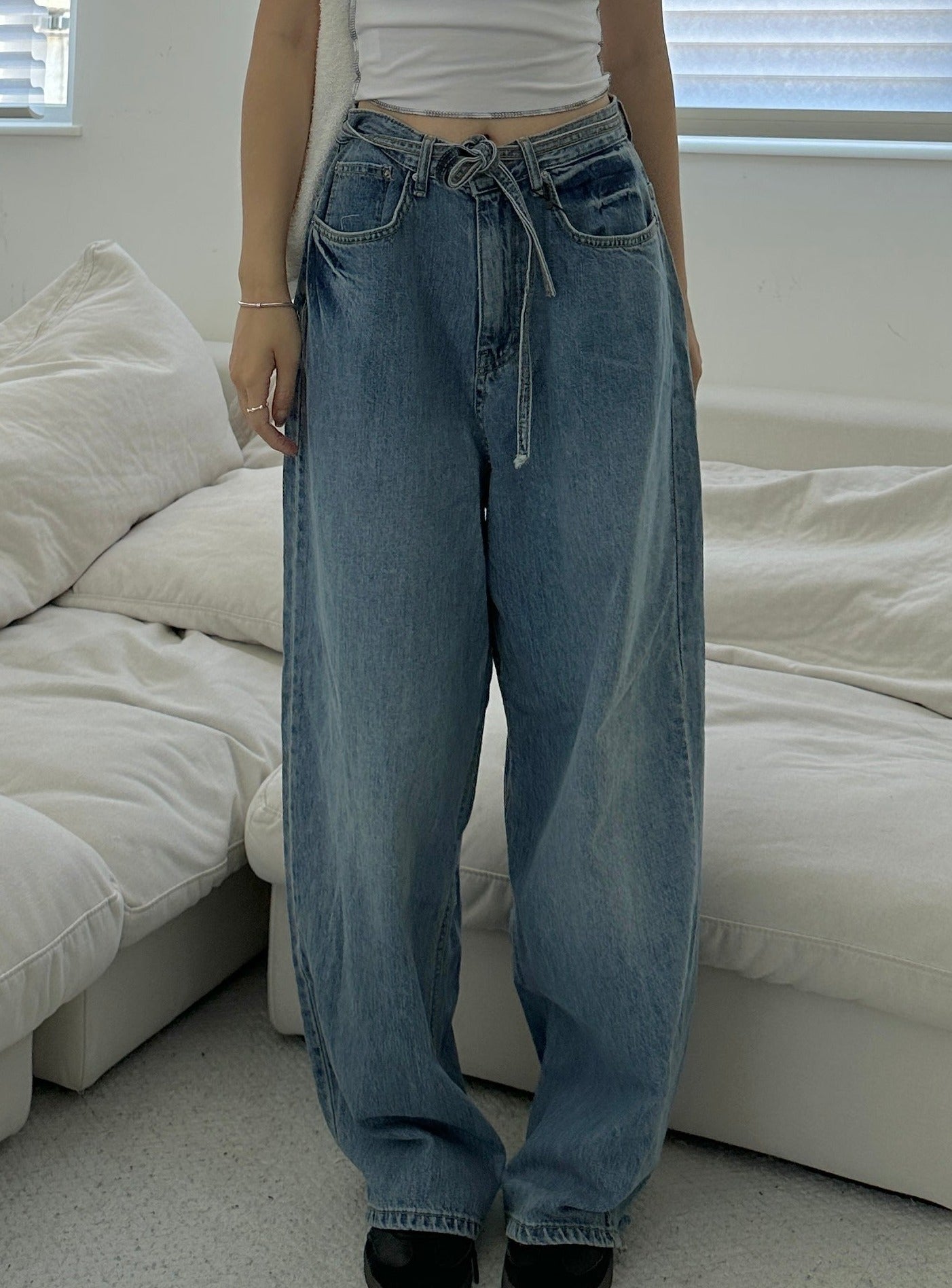 String denim jeans