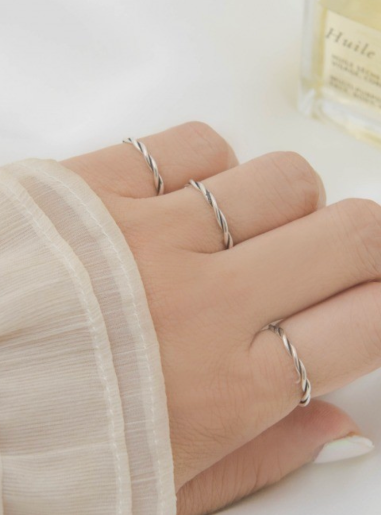 Twisted ring （925 Sliver)