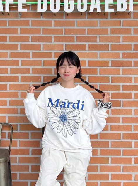 MARDI MERCREDI SWEATSHIRT🌻